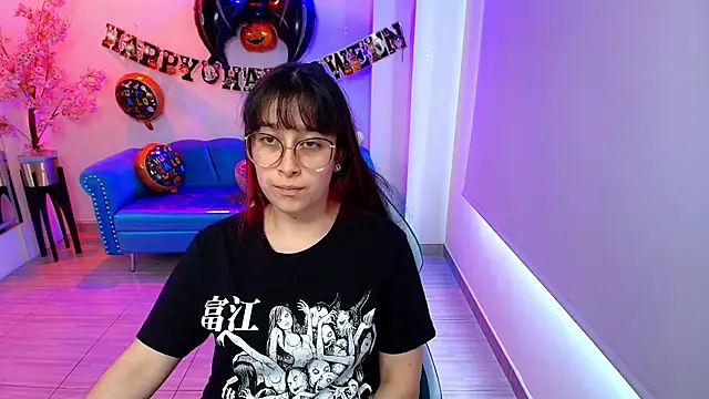 Snapshot of Tarly_matches chatting on 10/26/25, 12:05 Tarly matches online show from 10/26/25, 12:05