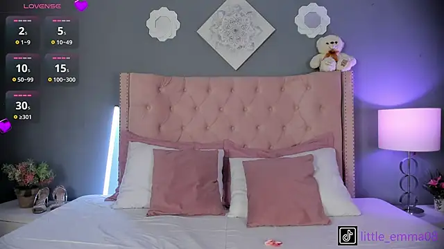 Snapshot of Joe_And_Emma chatting on 09/21/25, 12:38 Joe And Emma online show from 09/21/25, 12:38