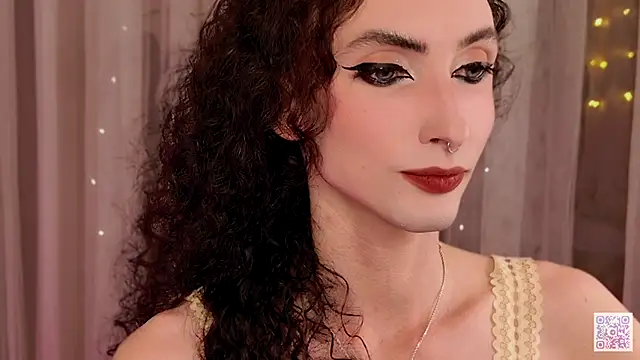 Snapshot of Queen_of_tease chatting on 09/24/25, 04:46 Queen of tease online show from 09/24/25, 04:46