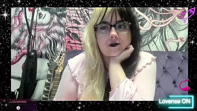 Snapshot of LunaCosmos chatting on 04/08/26, 02:07 LunaCosmos online show from 04/08/26, 02:07