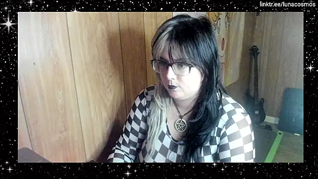 Snapshot of LunaCosmos chatting on 11/14/25, 01:20 LunaCosmos online show from 11/14/25, 01:20