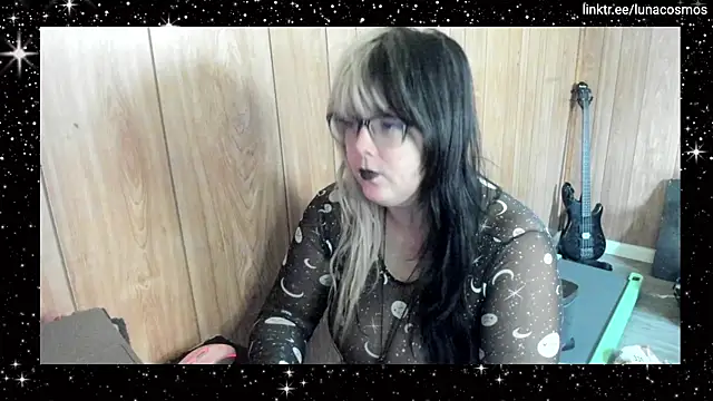 Snapshot of LunaCosmos chatting on 12/01/25, 03:57 LunaCosmos online show from 12/01/25, 03:57