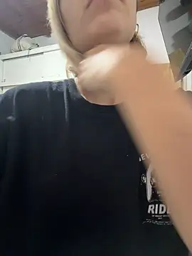 Babylovetiernax online show from 04/15/26, 01:55