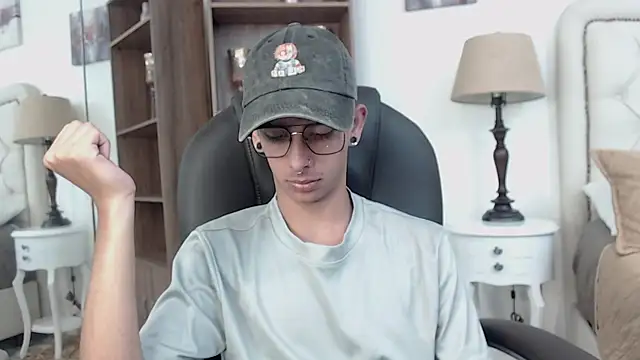 Ibratxandy online show from 04/23/26, 07:26