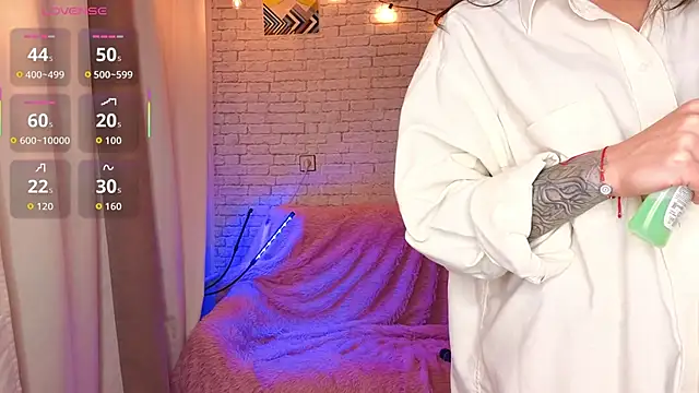 ReginaFoXXXy online show from 11/05/25, 09:23