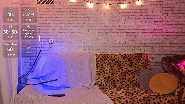 ReginaFoXXXy online show from 10/31/25, 08:55