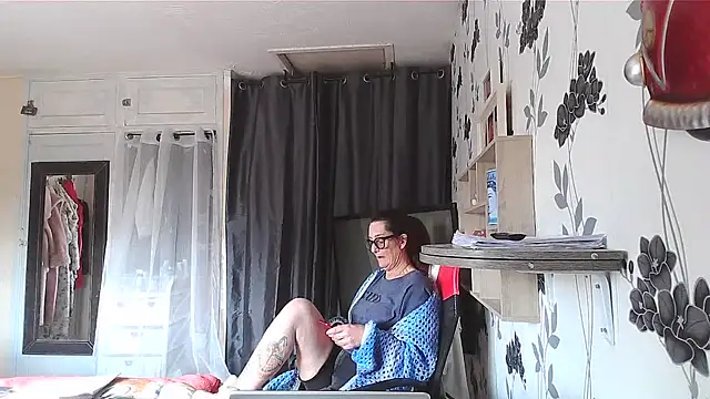 Mistress-Ivy51 online show from 04/20/26, 12:41