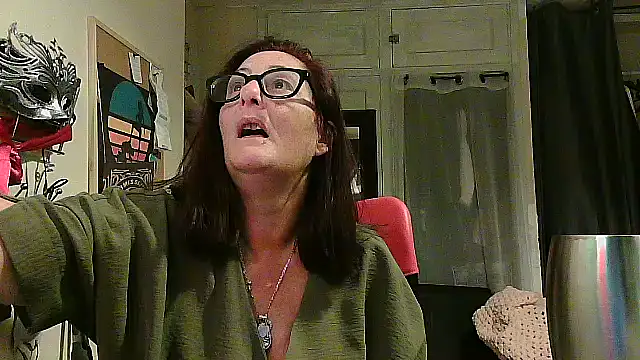 Mistress-Ivy51 online show from 10/28/25, 05:29