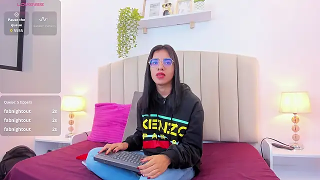 Rachel Donnelly online show from 09/27/25, 05:02