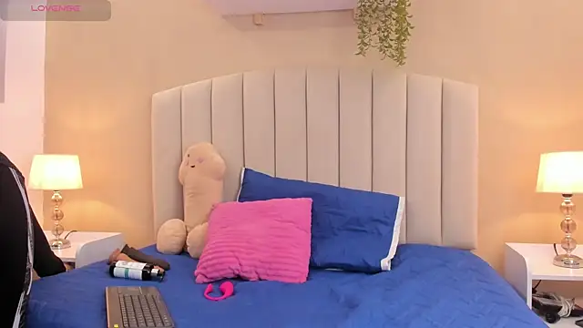 Rachel Donnelly online show from 11/13/25, 04:16