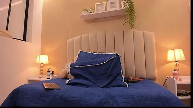 Rachel Donnelly online show from 11/21/25, 04:33