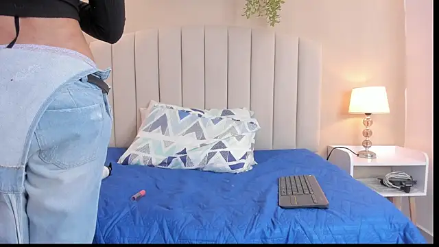 Rachel Donnelly online show from 12/05/25, 04:33