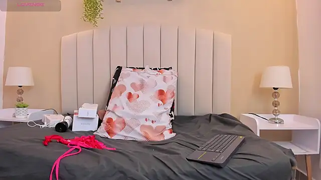 Rachel Donnelly online show from 01/18/26, 04:27