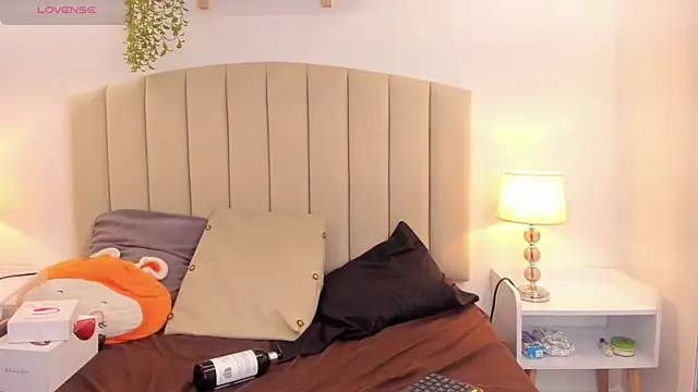 Rachel Donnelly online show from 10/11/25, 04:02