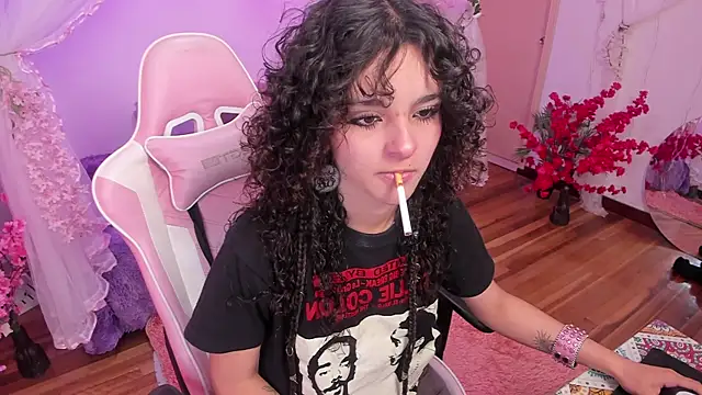 Snapshot of bunny_curly chatting on 10/07/25, 02:07 bunny curly online show from 10/07/25, 02:07
