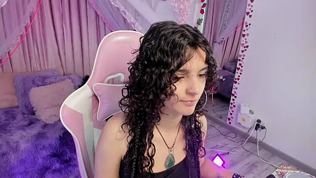 Snapshot of bunny_curly chatting on 09/13/25, 12:27 bunny curly online show from 09/13/25, 12:27
