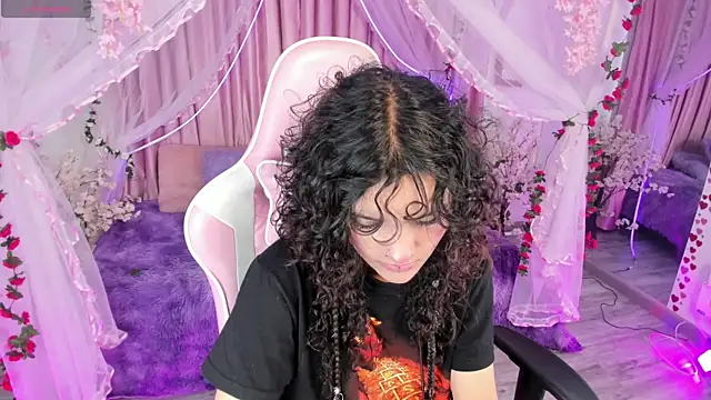 Snapshot of bunny_curly chatting on 09/15/25, 01:11 bunny curly online show from 09/15/25, 01:11