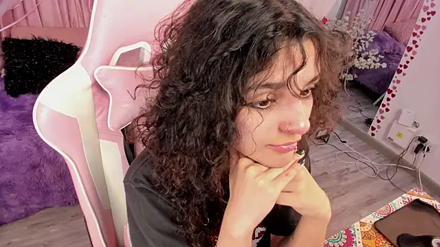 Snapshot of bunny_curly chatting on 09/26/25, 12:56 bunny curly online show from 09/26/25, 12:56