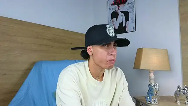 Snapshot of Stiven_Benet_ chatting on 10/20/25, 08:42 Stiven Benet online show from 10/20/25, 08:42