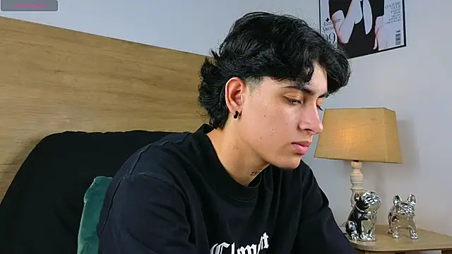 Snapshot of Stiven_Benet_ chatting on 10/21/25, 03:11 Stiven Benet online show from 10/21/25, 03:11