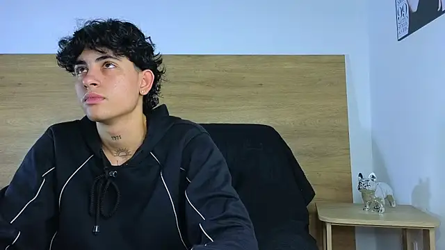 Snapshot of Stiven_Benet_ chatting on 11/15/25, 02:43 Stiven Benet online show from 11/15/25, 02:43