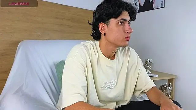 Snapshot of Stiven_Benet_ chatting on 11/01/25, 12:54 Stiven Benet online show from 11/01/25, 12:54