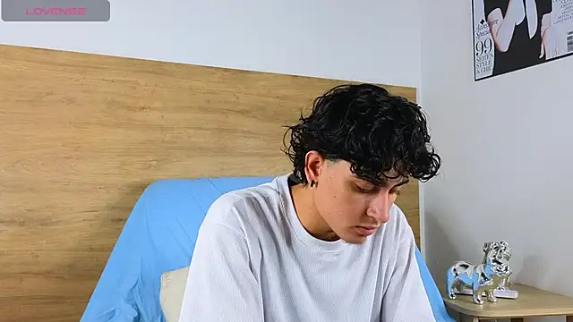 Snapshot of Stiven_Benet_ chatting on 11/04/25, 01:37 Stiven Benet online show from 11/04/25, 01:37