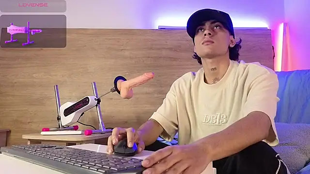 Snapshot of Stiven_Benet_ chatting on 11/14/25, 02:43 Stiven Benet online show from 11/14/25, 02:43