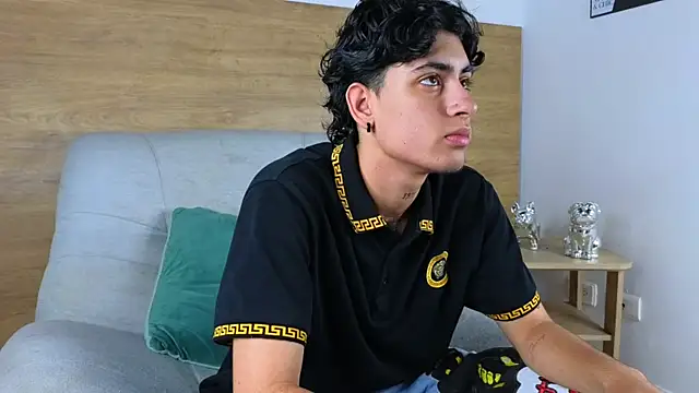 Snapshot of Stiven_Benet_ chatting on 10/29/25, 12:15 Stiven Benet online show from 10/29/25, 12:15