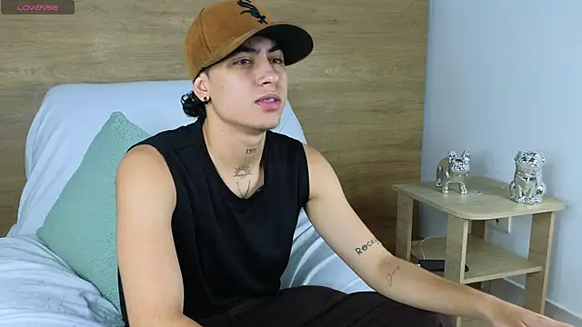 Snapshot of Stiven_Benet_ chatting on 10/26/25, 05:13 Stiven Benet online show from 10/26/25, 05:13