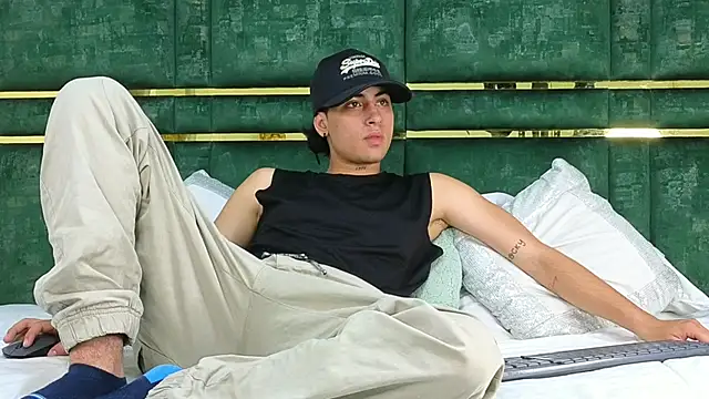 Snapshot of Stiven_Benet_ chatting on 10/28/25, 08:08 Stiven Benet online show from 10/28/25, 08:08