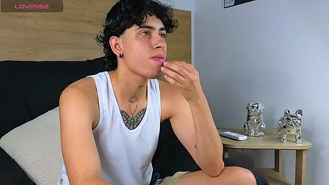 Snapshot of Stiven_Benet_ chatting on 11/02/25, 01:27 Stiven Benet online show from 11/02/25, 01:27