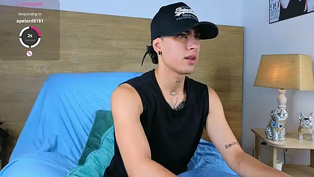 Snapshot of Stiven_Benet_ chatting on 10/22/25, 01:10 Stiven Benet online show from 10/22/25, 01:10