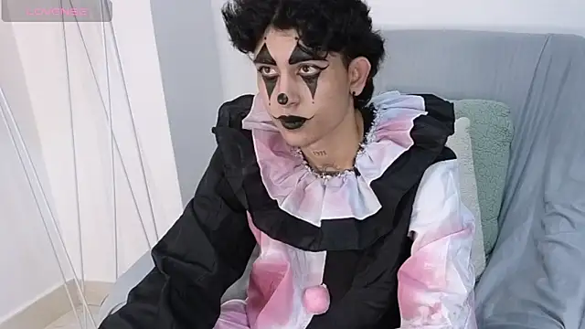 Snapshot of Stiven_Benet_ chatting on 10/31/25, 02:13 Stiven Benet online show from 10/31/25, 02:13