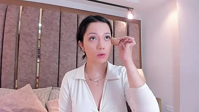 BarbieMonet online show from 12/18/25, 08:23