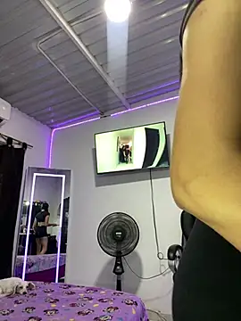 lesly cutee online show from 04/13/26, 03:27