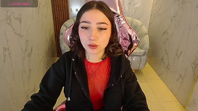 venuss09 s online show from 12/19/25, 01:24