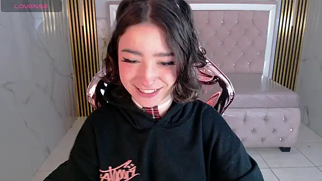 venuss09 s online show from 10/07/25, 01:56