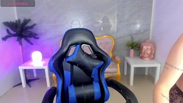 venuss09 s online show from 10/28/25, 02:05