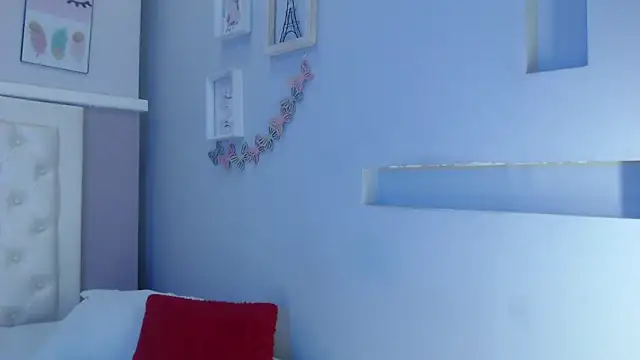 Snapshot of pocahontamoon chatting on 09/12/25, 01:22 pocahontamoon online show from 09/12/25, 01:22