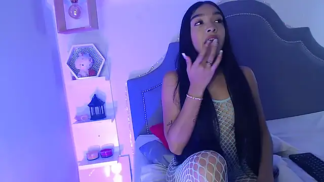 pocahontamoon online show from 02/10/26, 03:44