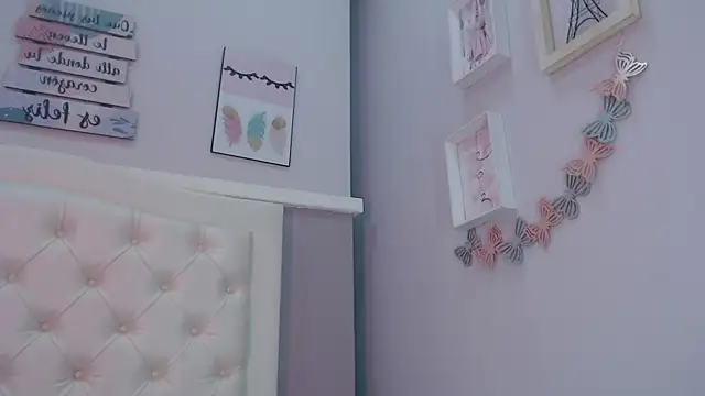 Snapshot of pocahontamoon chatting on 09/24/25, 01:17 pocahontamoon online show from 09/24/25, 01:17