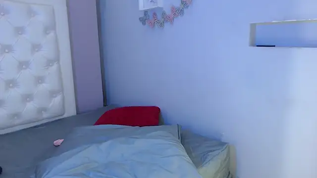 Snapshot of pocahontamoon chatting on 10/02/25, 01:14 pocahontamoon online show from 10/02/25, 01:14