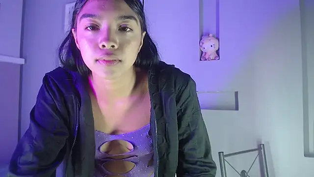 Snapshot of pocahontamoon chatting on 10/18/25, 04:20 pocahontamoon online show from 10/18/25, 04:20