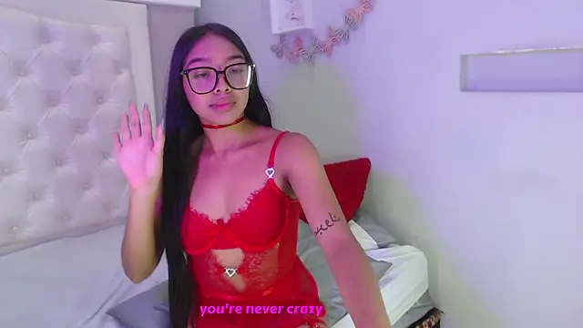 Snapshot of pocahontamoon chatting on 10/16/25, 02:47 pocahontamoon online show from 10/16/25, 02:47