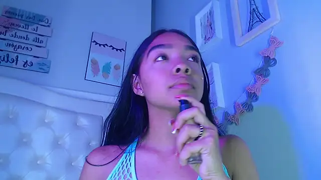 Snapshot of pocahontamoon chatting on 09/22/25, 01:17 pocahontamoon online show from 09/22/25, 01:17