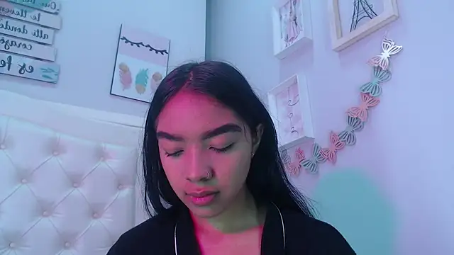 Snapshot of pocahontamoon chatting on 09/26/25, 01:29 pocahontamoon online show from 09/26/25, 01:29