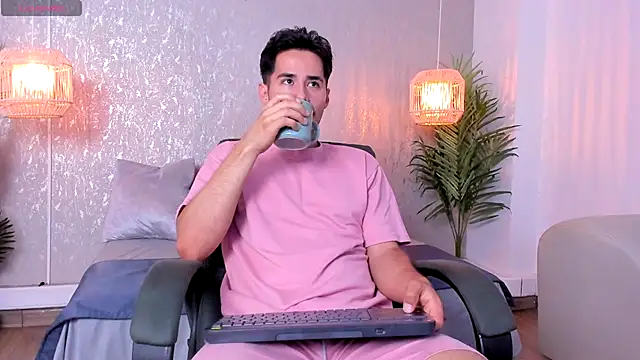 Snapshot of loghan_fox chatting on 09/28/25, 03:46 loghan fox online show from 09/28/25, 03:46