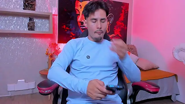 Snapshot of loghan_fox chatting on 10/07/25, 03:40 loghan fox online show from 10/07/25, 03:40