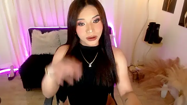 Snapshot of Ubanescka chatting on 11/19/25, 05:35 Ubanescka online show from 11/19/25, 05:35